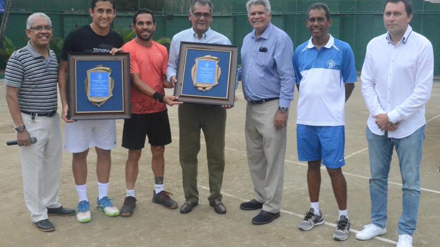 Víctor Estrella y Nicolás Almagro protagonizan partido de exhibición Víctor Estrella y Nicolás Almagro protagonizan partido de exhibición