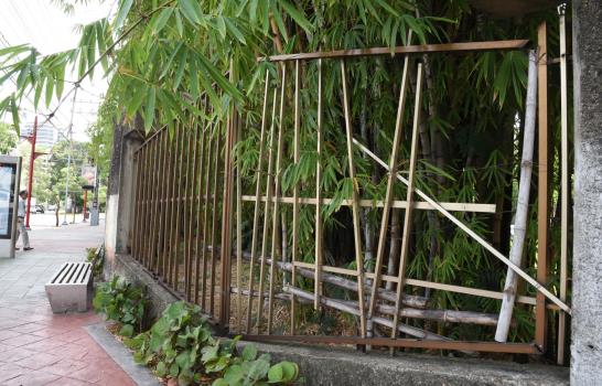 Verja del Parque Iberoamericano está deteriorada y se roban los metales