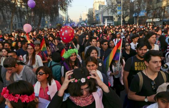 Salió con un hijo y volvió con una hija: niños transgénero en Chile