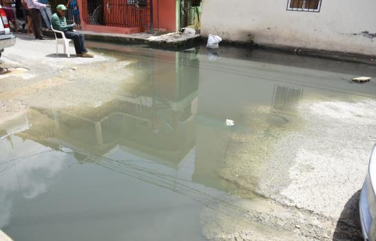 Laguna de agua podrida afecta la salud de familias en Ensanche Isabelita Laguna de agua podrida afecta la salud de familias en Ensanche Isabelita