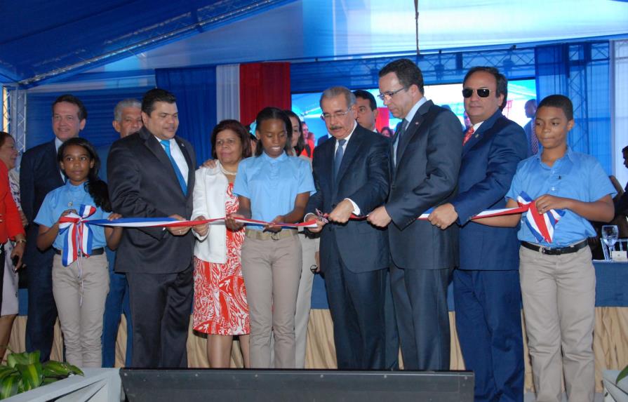 Presidente Medina entrega dos centros educativos en el Distrito Nacional