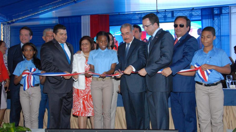 Presidente Medina entrega dos centros educativos en el Distrito Nacional Presidente Medina entrega dos centros educativos en el Distrito Nacional