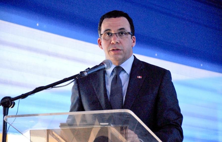 Navarro revela que tiene aspiraciones políticas pero no es ambicioso
