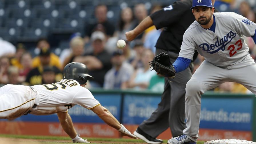 Adrian González celebra con triunfo su hit número 2000 de su carrera Adrian González celebra con triunfo su hit número 2000 de su carrera