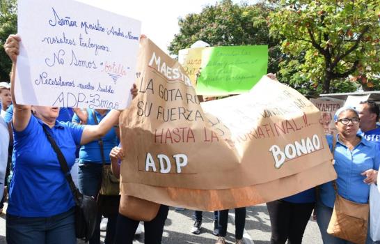 Video: Profesores protestan en Ministerio de Educación por bloqueo en nómina 