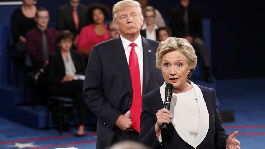 En su libro, Hillary Clinton califica a Donald Trump de “tipo sucio”