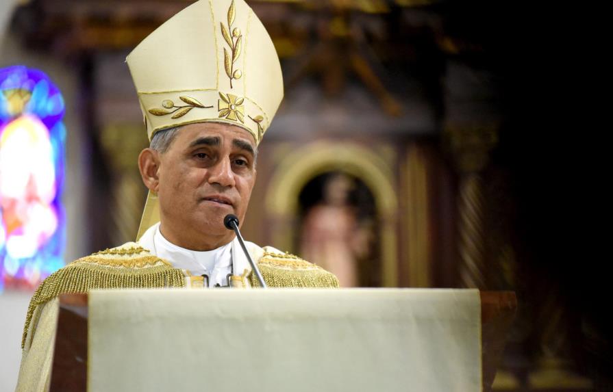 Arzobispo de Santiago critica inicien campaña antes de tiempo