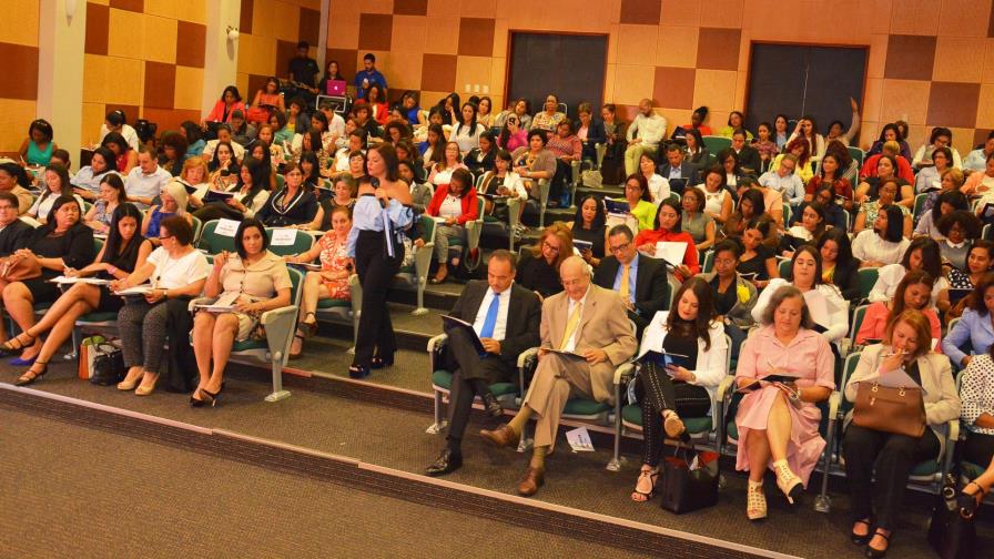 Realizan conferencia para que mujeres mejoren productividad de sus negocios 