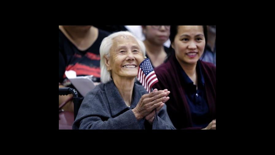 Camboyana de 103 años se nacionaliza estadounidense Camboyana de 103 años se nacionaliza estadounidense