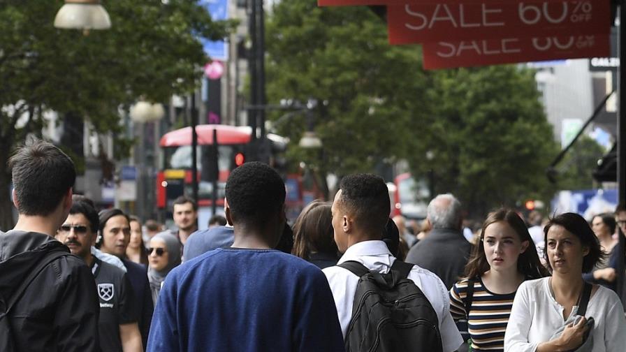 Reino Unido malgasta miles de millones en hoteles de inmigrantes, según informe parlamentario