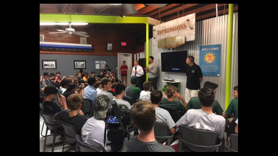 Nelson Cruz visita el TASCO Center y se reúne con alcalde Nelson Cruz visita el TASCO Center y se reúne con alcalde