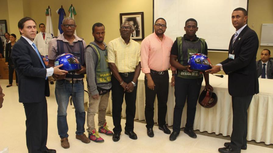 El 85% de accidentados con casco protector salen ilesos, dice director del hospital Ney Arias Lora El 85% de accidentados con casco protector salen ilesos, dice director del hospital Ney Arias Lora