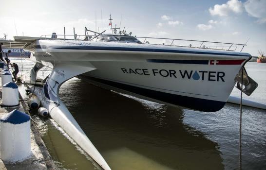 Barco hidrógeno-solar trae solución a contaminación por plástico en océanos