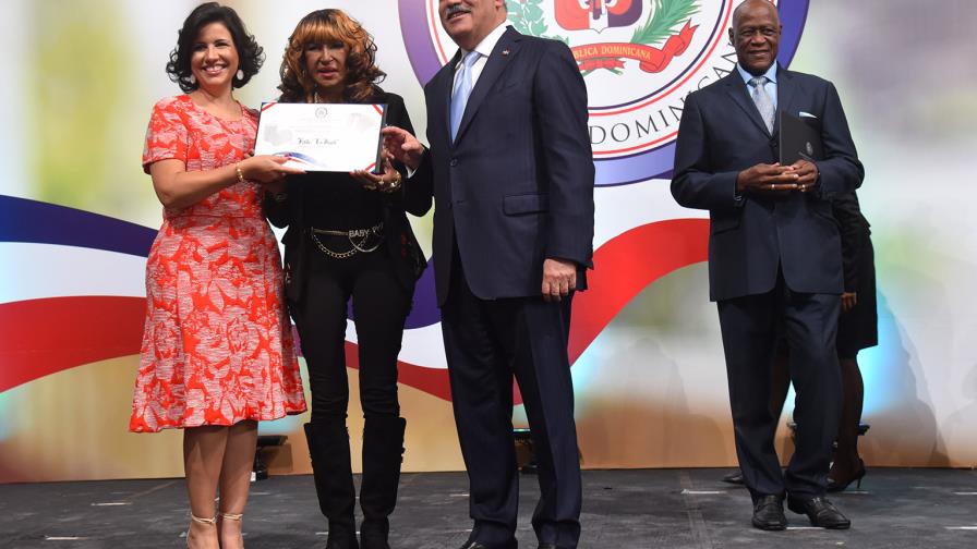 Canciller solicita decreto para incorporar el merengue a las actividades del cuerpo diplomático