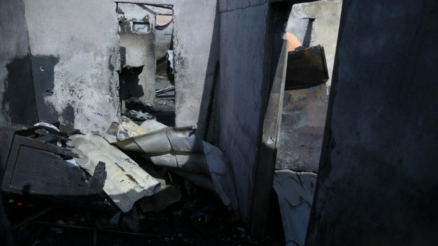 Fuego afecta cuatro viviendas en Santiago Fuego afecta cuatro viviendas en Santiago