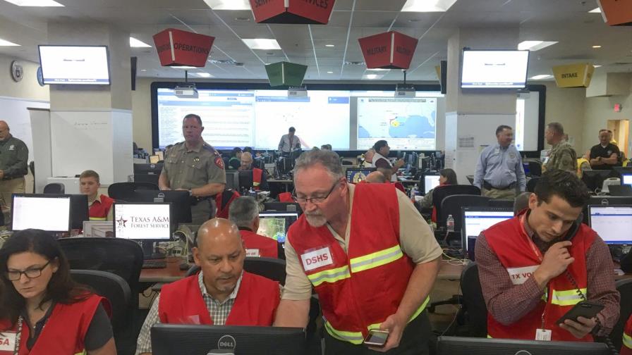 Texas se pone a resguardo a pocas horas de recibir al temido ciclón Harvey Texas se pone a resguardo a pocas horas de recibir al temido ciclón Harvey