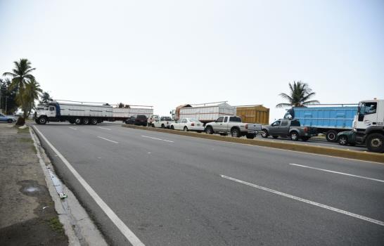 Camioneros levantan bloqueo en Puerto de Haina