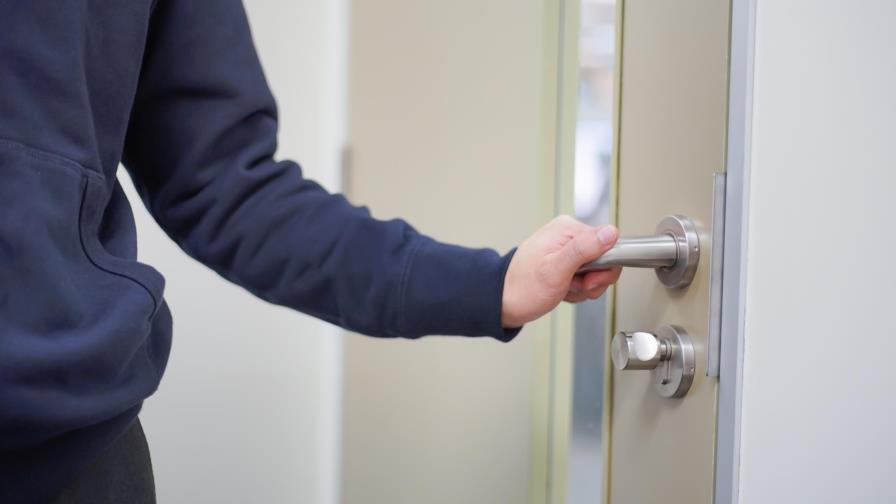 Arrestan empresario brasileño que mantuvo cautivos su esposa y seis hijos por años