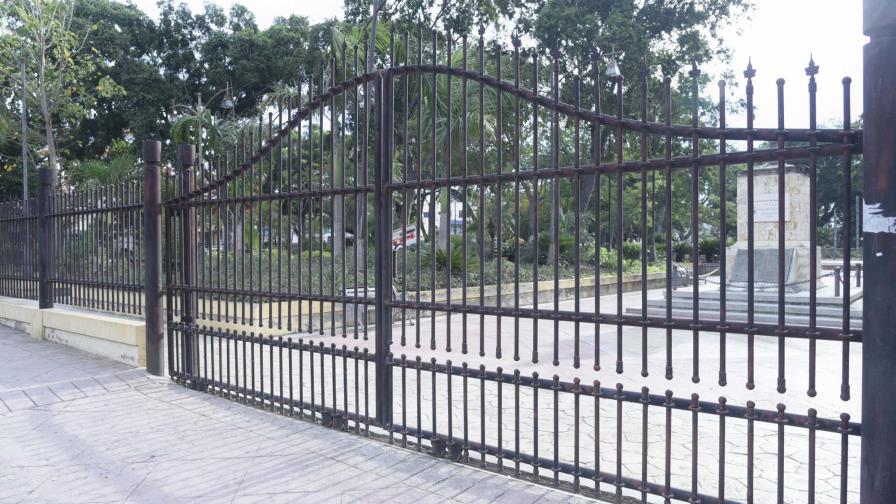 Rechazan cierre del parque Plaza Valerio en Santiago