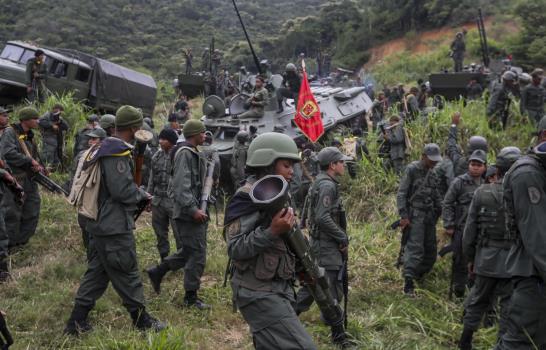 Militares venezolanos en maniobras bajo fuerte tensión con gobierno de Trump