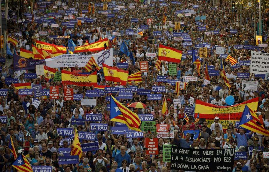 Medio millón de personas en histórica manifestación de Barcelona contra terrorismo 