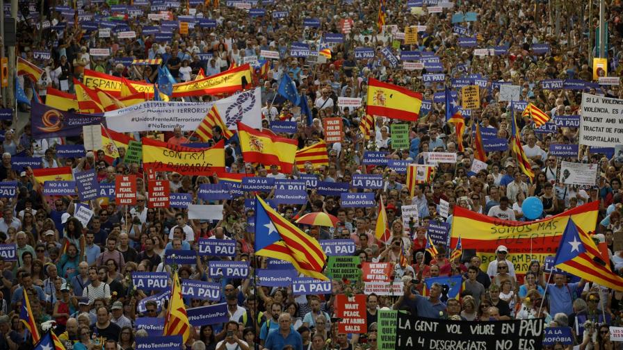 Medio millón de personas en histórica manifestación de Barcelona contra terrorismo 