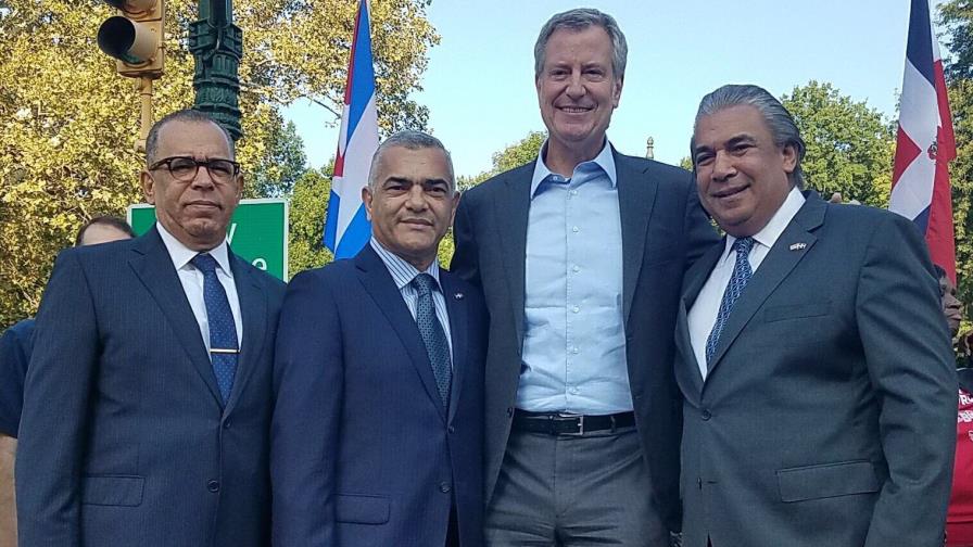 Comisión de Cancillería se reúne con alcalde Bill de Blasio para tratar tema estatua de Juan Pablo Duarte Comisión de Cancillería se reúne con alcalde Bill de Blasio para tratar tema estatua de Juan Pablo Duarte