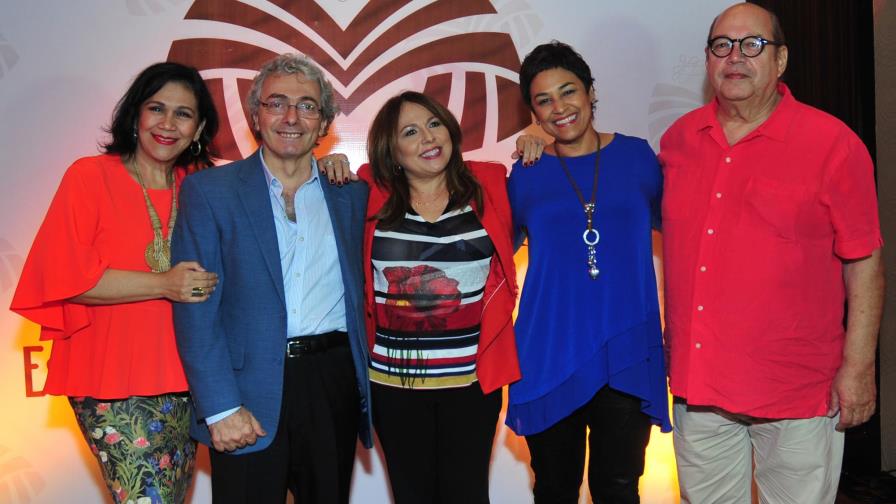 Liuba: “Que existan trovadores que defiendan la cultura y la belleza de       sus países es un privilegio”