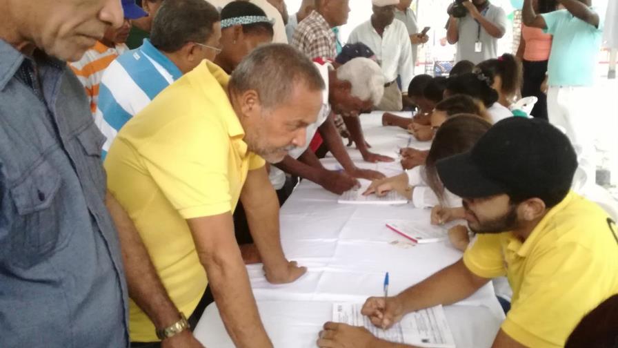 Hipólito y Bautista encabezan programa de inscripción de militantes del PRM en Villa Mella