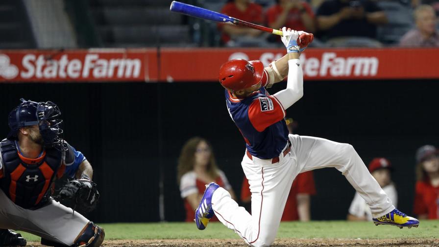 Pujols de 4-2; Simmons jonronea, los Angelinos remontan 7-6 ante los Astros Pujols de 4-2; Simmons jonronea, los Angelinos remontan 7-6 ante los Astros
