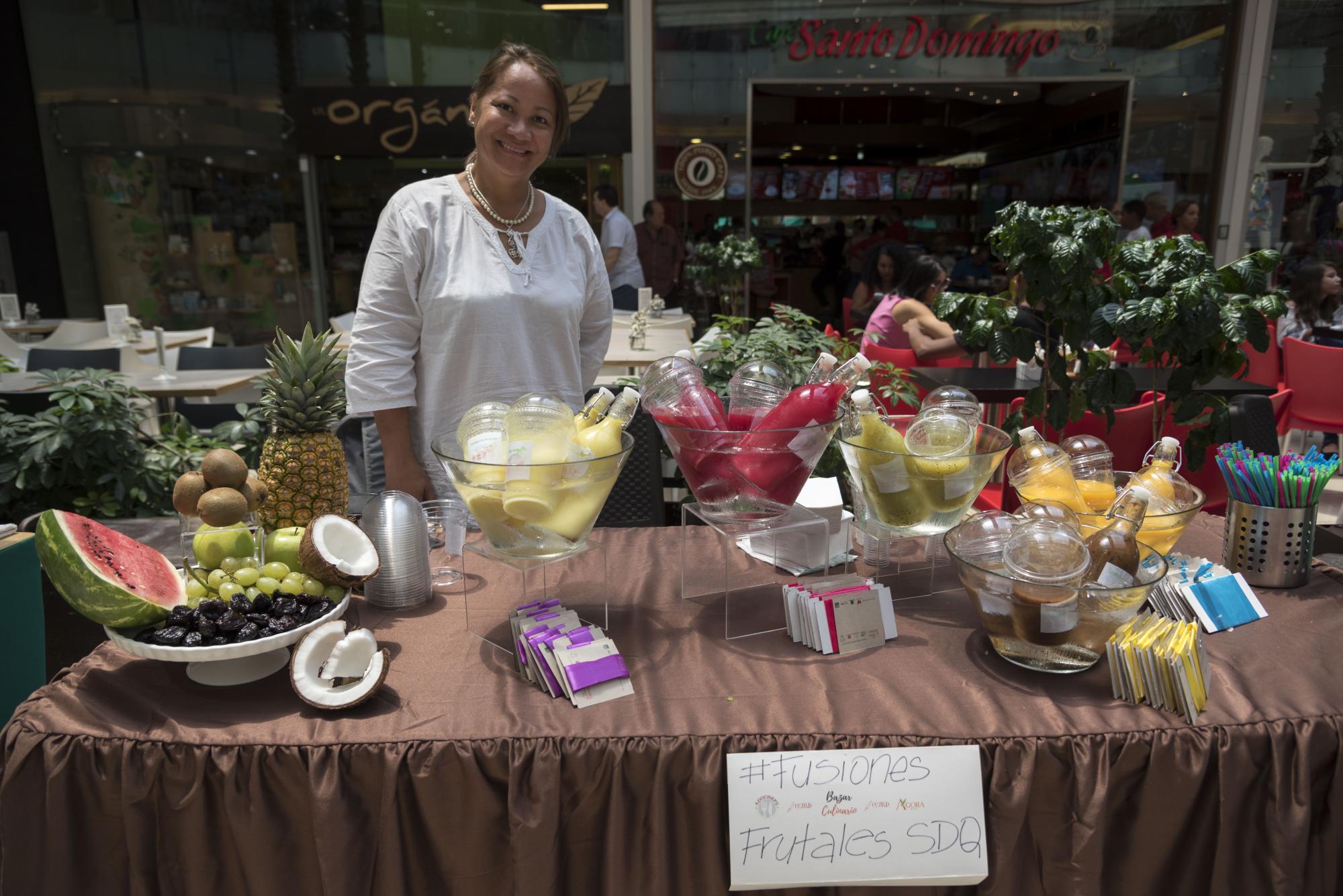 Mesa con los productos de Fusiones Frutales SDQ