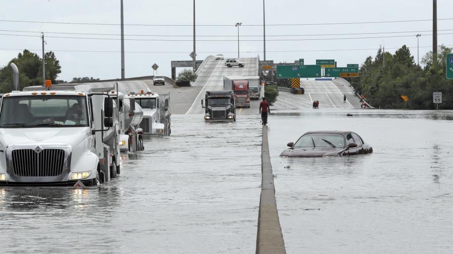 EEUU: los dos principales aeropuertos de Houston cerrados por Harvey