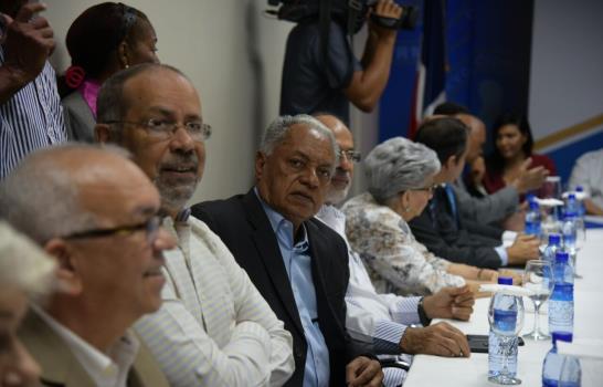 Comisión bicameral del Congreso se reúne con Hipólito y Luis Abinader