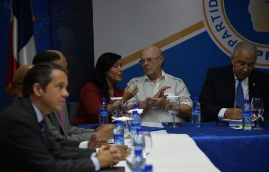Comisión bicameral del Congreso se reúne con Hipólito y Luis Abinader