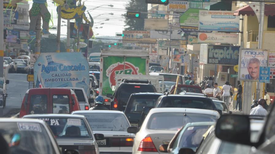 Ayuntamiento regula circulación de vehículos pesados en vías de Santiago