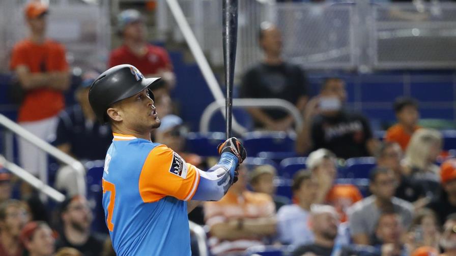 Stanton destroza las pelotas y Marlins con dolor de cabeza Stanton destroza las pelotas y Marlins con dolor de cabeza