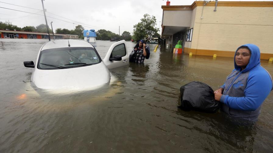 Serie Rangers-Astros se jugará en Florida por huracán Harvey