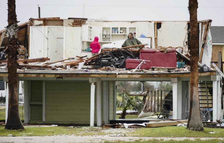 Harvey se fortalece de nuevo frente a Texas, donde deja lluvias “mortales”