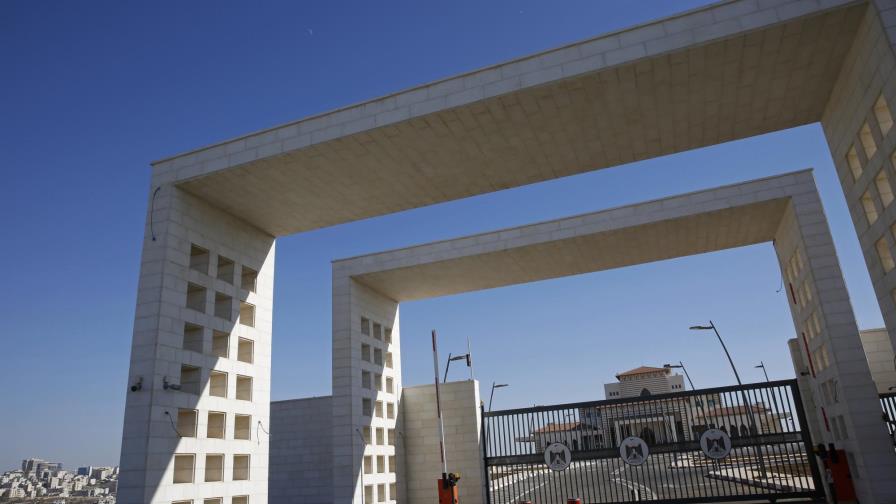 Presidente palestino Abás rechaza vivir en enorme mansión 