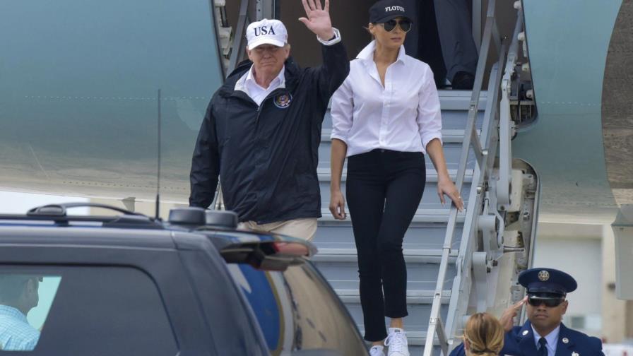 Tacones de Melania Trump para visitar zona afectada por Harvey causan revuelo