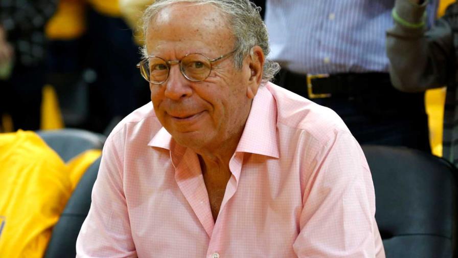 El dueño de los Rockets incrementa a 10 millones dólares ayuda a víctimas de Harvey