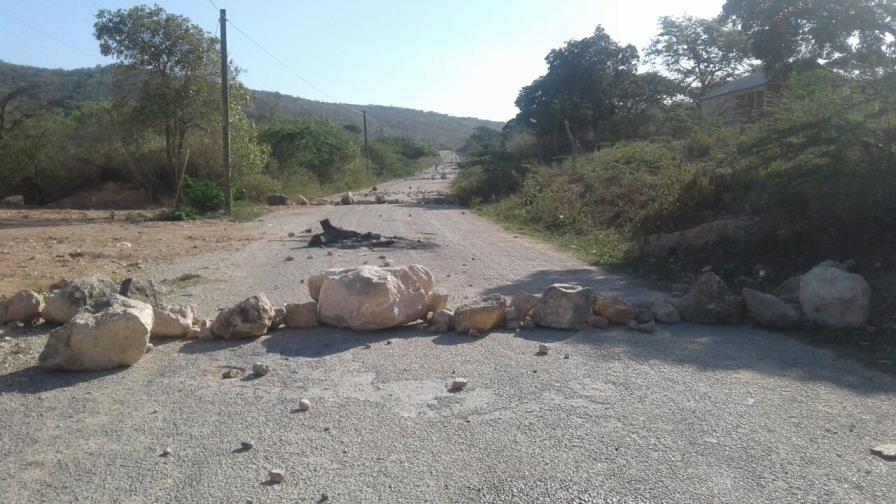 Solicitan Gobierno habilitar calles destruidas en Duvergé