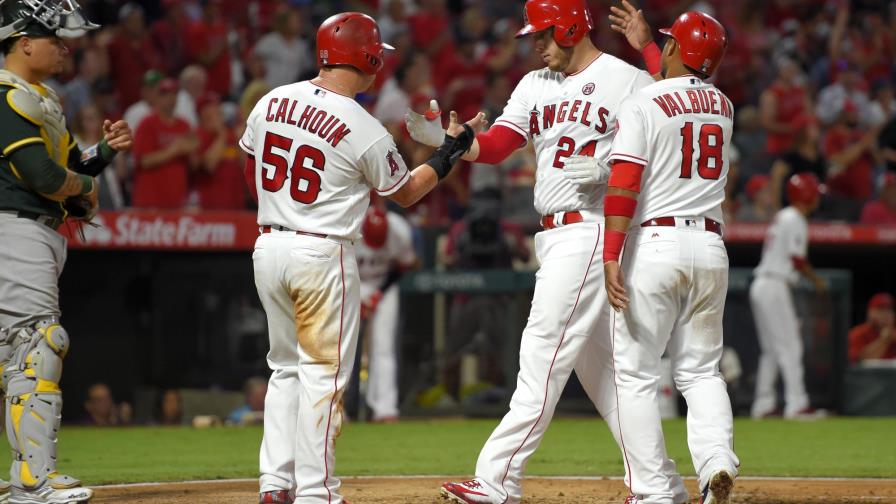 Angelinos vencen a Atléticos 8-2 con dos jonrones de Cron 