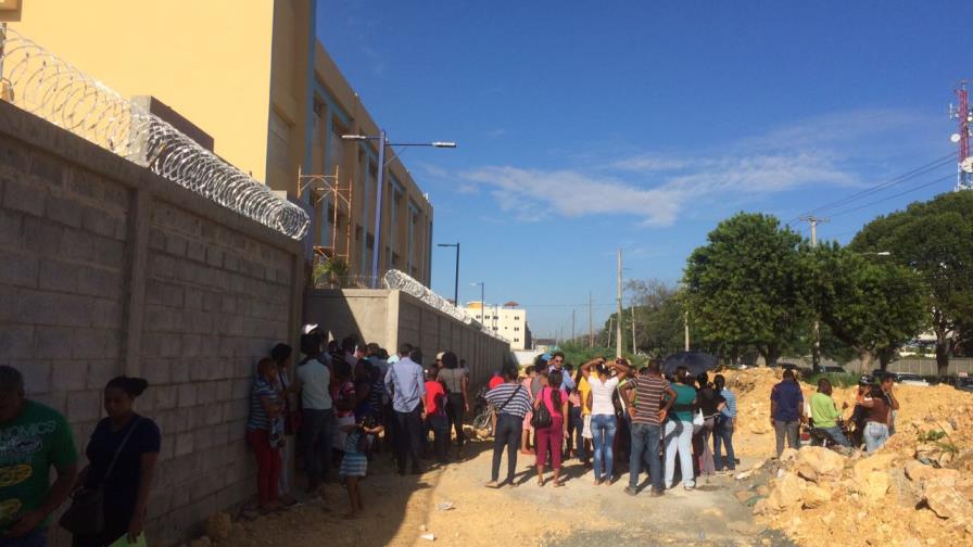 Reclaman la terminación de escuela Francisco del Rosario Sánchez Reclaman la terminación de escuela Francisco del Rosario Sánchez