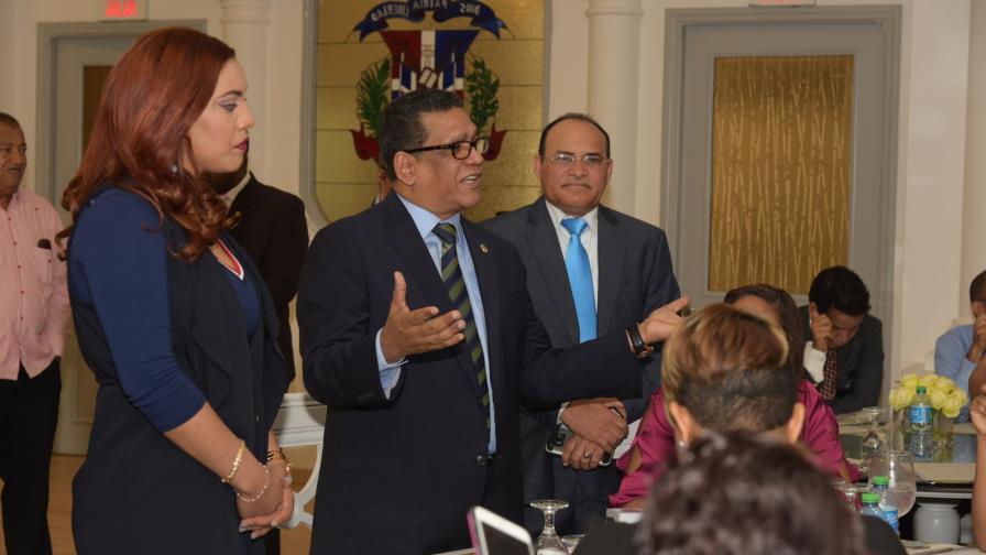 Presidente Cámara de Diputados exhorta a periodistas hacer labor con independencia