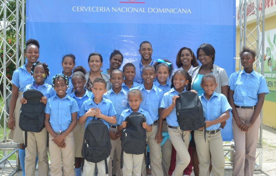 CND dona útiles escolares a más de 3,350 estudiantes de Hato Nuevo