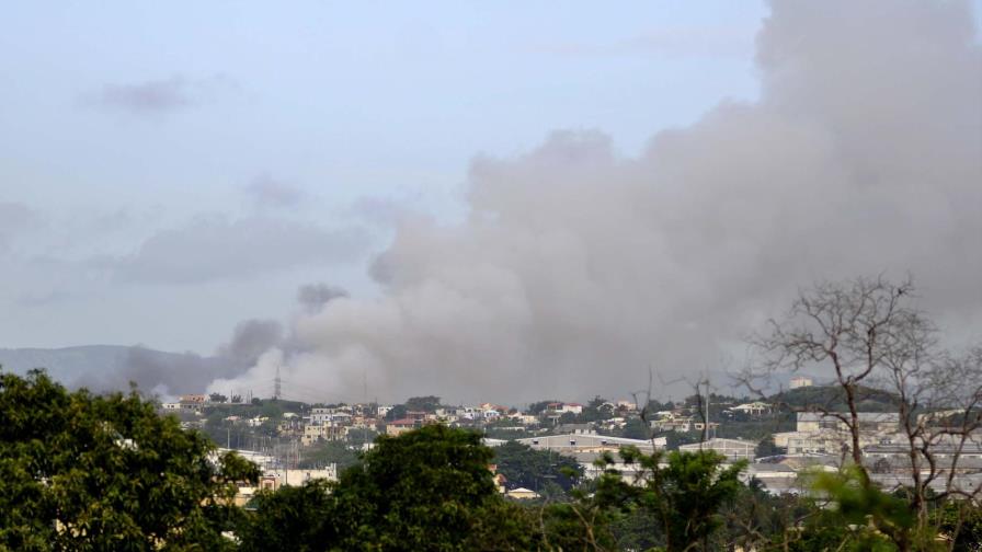 Humareda indetenible en vertedero de Rafey