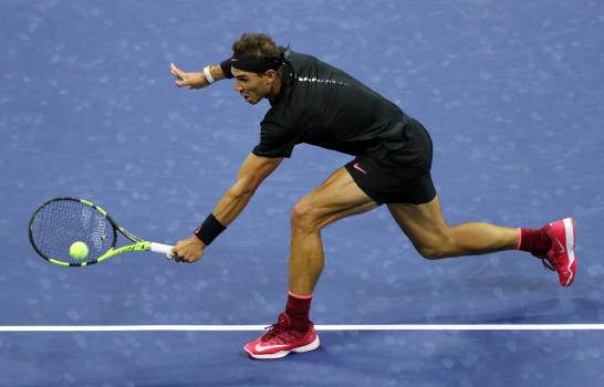 Roger Federer triunfa y avanza; Karolina Pliskova pasó un susto pero gana