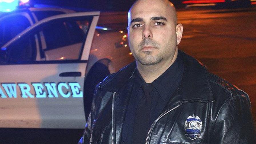 Expolicía admite extorsionó y chantajeó a un informante del FBI