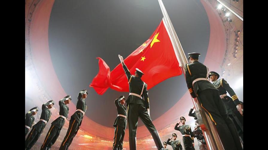 China regula por ley el uso de su himno nacional: ni en funerales ni en anuncios